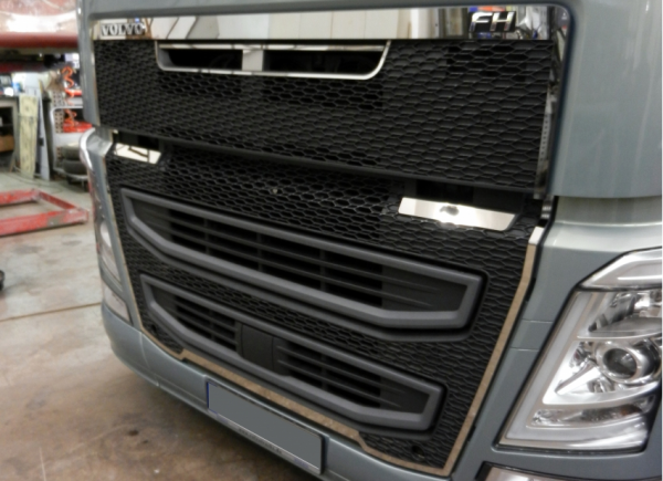 Stainless grillcontour VOLVO FH4 (OUTER)