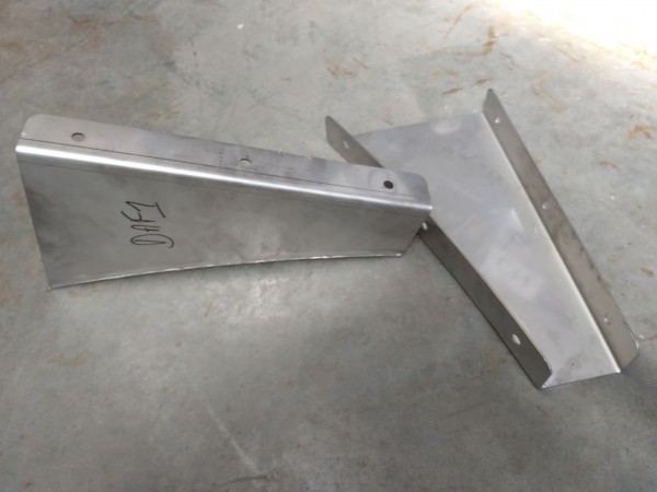 Light box mounting brackets for DAF XF106 SuperSpaceCab