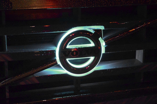 FH / FM 3 LED lights Logo Volvo 2013