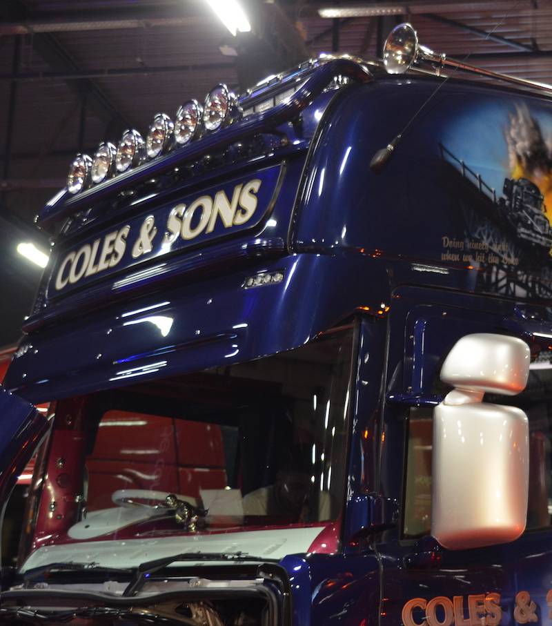 Coles Custom zonneklep in Streamline style gemaakt voor Scania Topline 2 lampjes