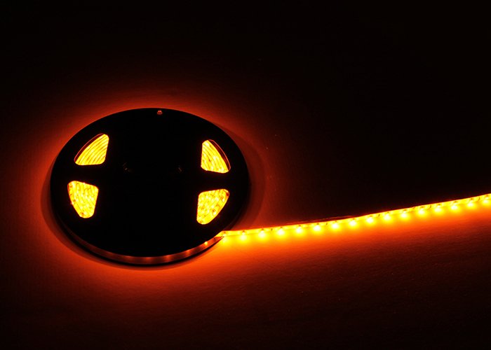 LEDstrip ORANJE 4,8W 60LED p/m 5m 24V (deelbaar)