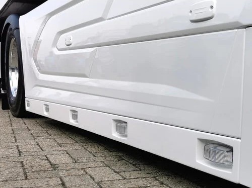 [2DFXFXGZV5DB] Sideskirt Verlengers voor DAF XF/XG/XG+ Met 5 Dubbelbrander Uitsparingen